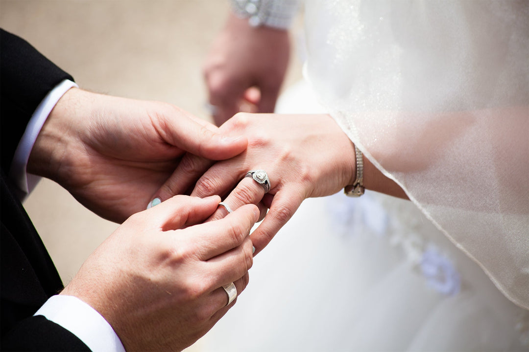Modern vs Vintage Engagement Rings: Which Style Is Right for You?