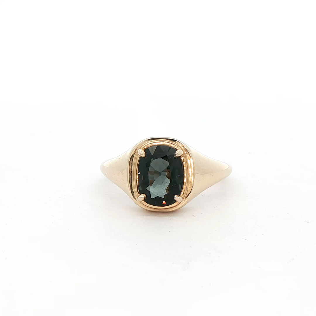 Marthaler Made 14K Yellow Gold Solitaire Ring with 1 Cushion Grey Spinel, 2.08 ct