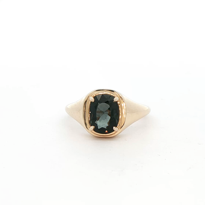 Marthaler Made 14K Yellow Gold Solitaire Ring with 1 Cushion Grey Spinel, 2.08 ct