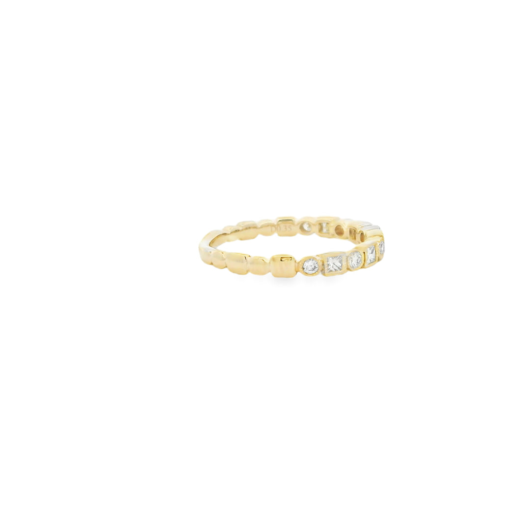 14K Yellow Gold Alternating Shape Wedding Band set with 5 Princess Diamonds, 0.21 ctw and 6 Round Diamonds, 0.21 ctw