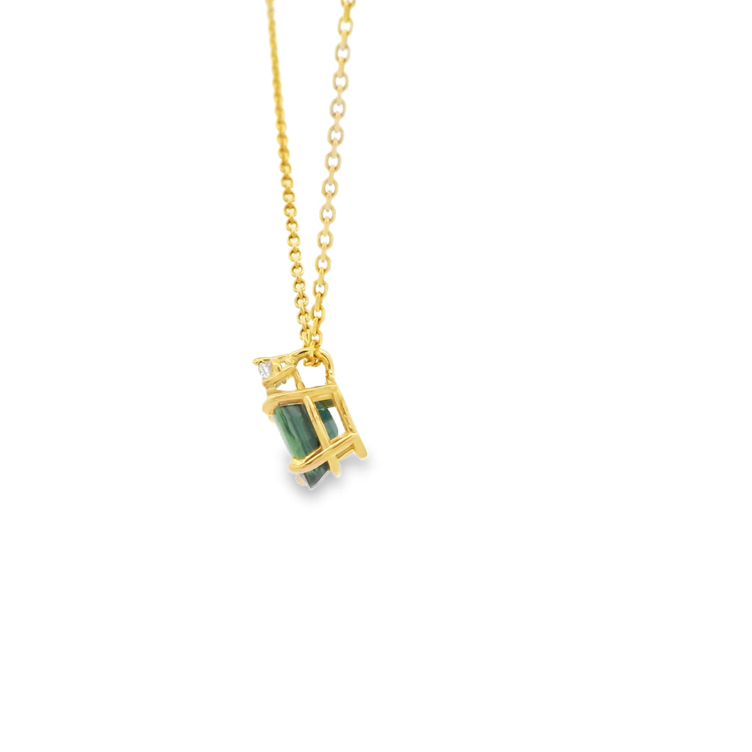 Estate 14K Yellow Gold Pendant with 1 Oval Sapphire, 1.10 ct and 1 Round Diamond, 0.03 ct on a 18 inch Cable Chain