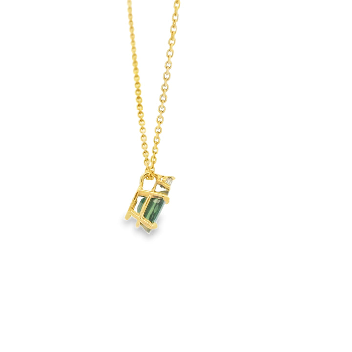 Estate 14K Yellow Gold Pendant with 1 Oval Sapphire, 1.10 ct and 1 Round Diamond, 0.03 ct on a 18 inch Cable Chain