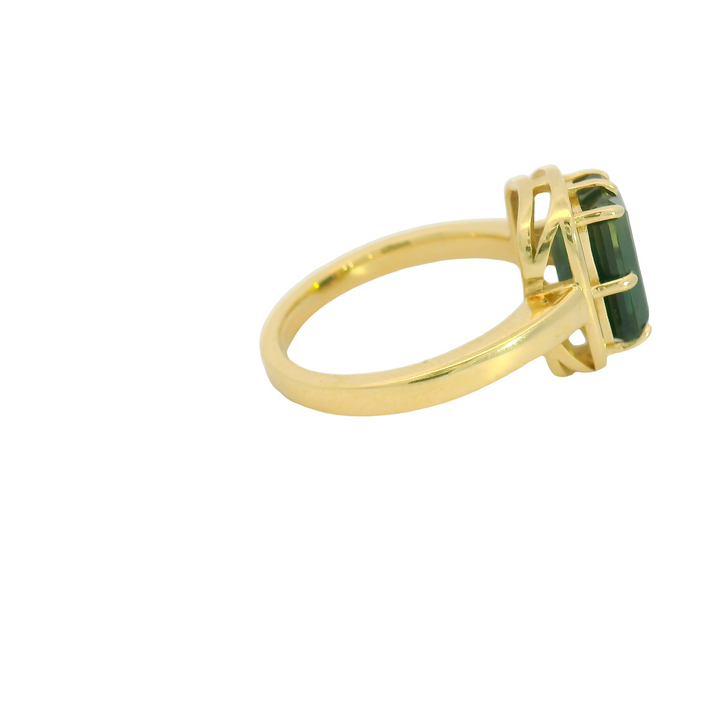 Marthaler Made 14K Yellow Gold Solitaire Gemstone Ring set with 1 Sapphire total stone weight measures 3.99 ctw.