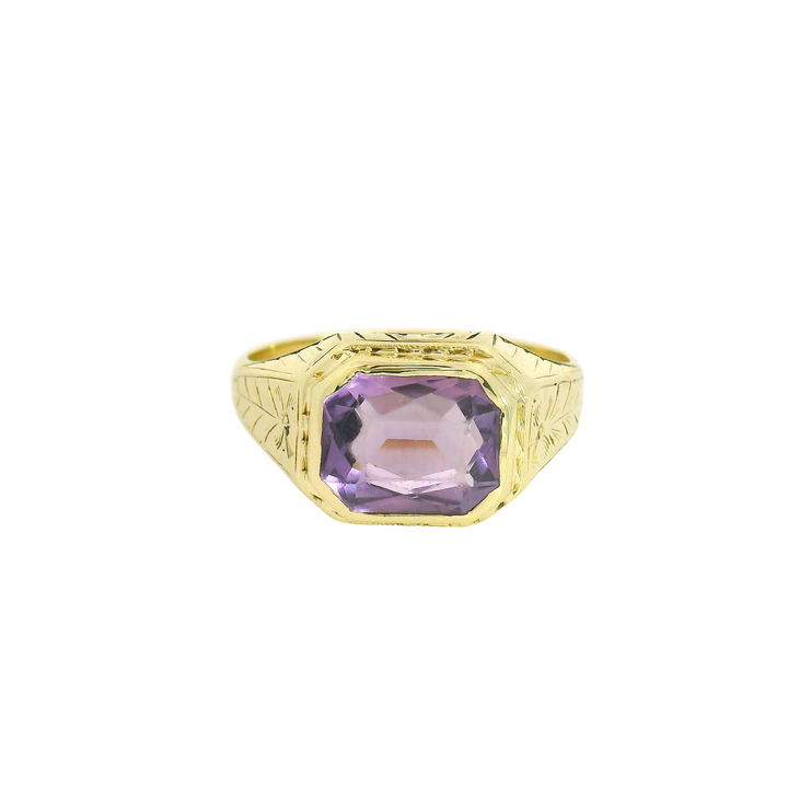 Estate 10K Yellow Gold Solitaire Ring with 1 Emerald cut Amethyst, estimated 3.15 ct