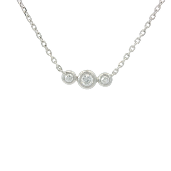 14KG White Gold Estate Stationary Diamond Pendant on a chain