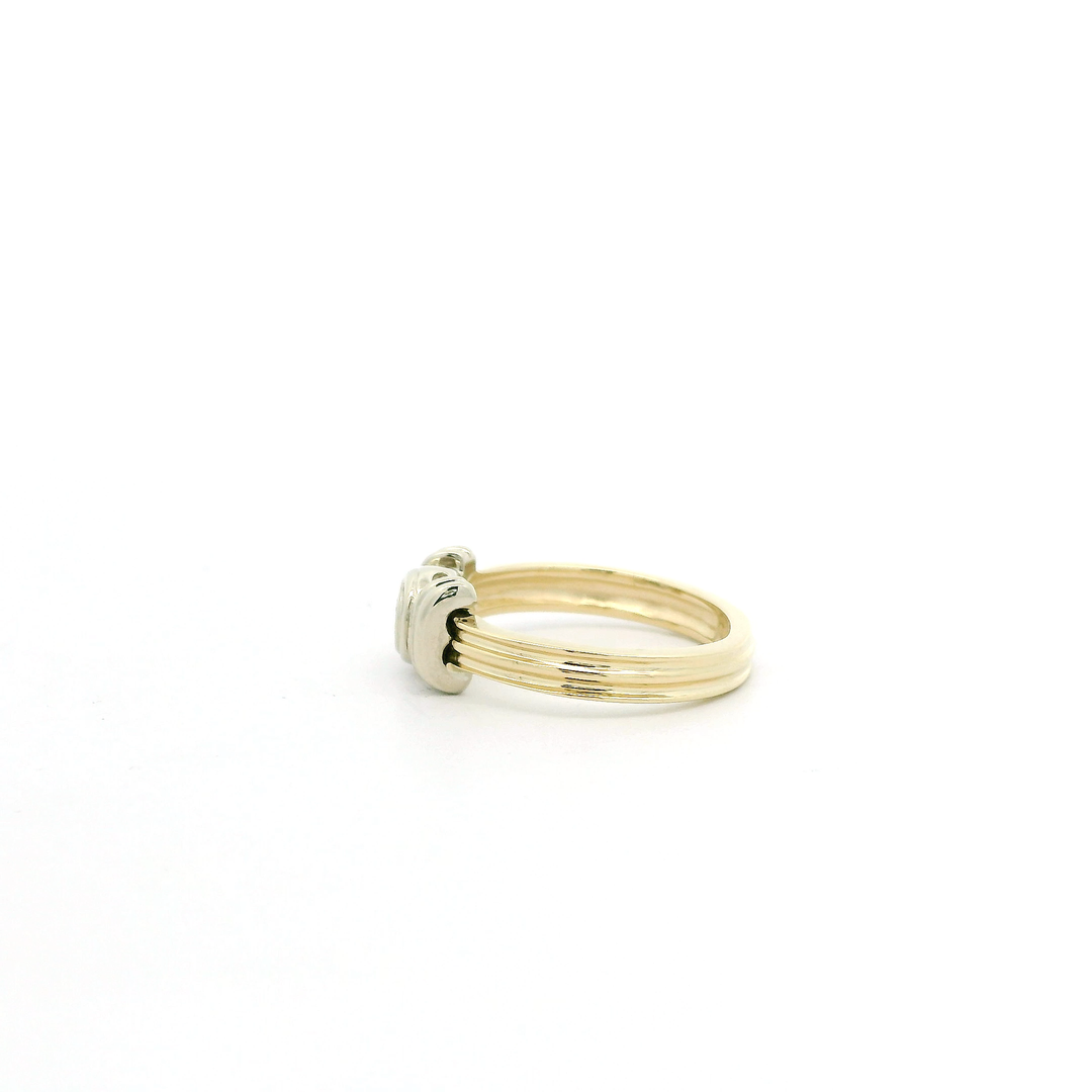 Estate 14K Bezel Diamond Fashion Ring set with 1 Round Diamond, 0.20 ct