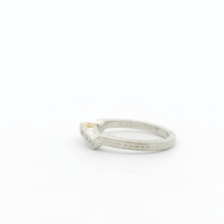 Estate Platinum/18ky Accented Wedding Band set with 7 Round Diamonds, 0.05 ctw